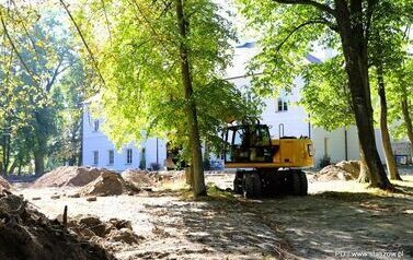 Zobacz postępy prac w zabytkowym parku w Wiśniowej (16.09.2026 r.) 25