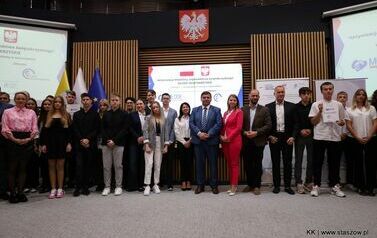 &bdquo;Wszyscy jesteśmy liderami&rdquo; &ndash; wręczenie um&oacute;w grantowych 4