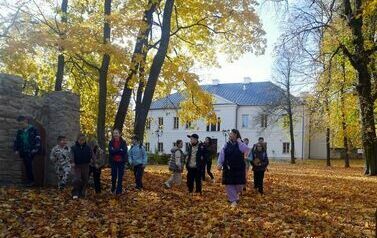 Historia i sztuka na wyciągnięcie ręki &ndash; uczniowie z Buska-Zdroju w Pałacu Kołłątaj&oacute;w  (28.10.2024 r.) 1