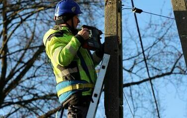 Stasz&oacute;w stawia na bezpieczeństwo &ndash; nowe kamery monitoringu miejskiego już w montaż (21.11.2024 r.) 1