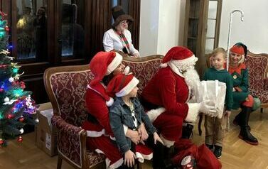 Magia Świąt w Pałacu Kołłątaj&oacute;w &ndash; Mikołajki z KGW &bdquo;Wisienki&rdquo; (01.12.2024 r.) 13