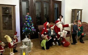 Magia Świąt w Pałacu Kołłątaj&oacute;w &ndash; Mikołajki z KGW &bdquo;Wisienki&rdquo; (01.12.2024 r.) 22