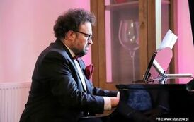Wyjątkowy koncert i wystawa we wsi z sercem 13