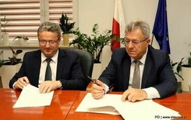 Podpisanie umowy na remont dachu strażnicy OSP w Woli Osowej (16.09.2025 r.) 2