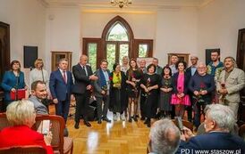 Wernisaż wystawy poplenerowej III Międzynarodowego Pleneru Malarskiego, promocja książki ks. Piotra Maroszka &bdquo;Hugo Kołłątaj jako duchowny&rdquo; oraz koncert &bdquo;W Blasku Jubileuszu&rdquo; (27.09.2025 r.) 45