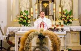 Wernisaż wystawy poplenerowej III Międzynarodowego Pleneru Malarskiego, promocja książki ks. Piotra Maroszka &bdquo;Hugo Kołłątaj jako duchowny&rdquo; oraz koncert &bdquo;W Blasku Jubileuszu&rdquo; (27.09.2025 r.) 89