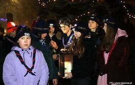 Betlejemskie Światło Pokoju zn&oacute;w rozświetliło Stasz&oacute;w (07.12.2025 r.) 1