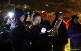 Betlejemskie Światło Pokoju zn&oacute;w rozświetliło Stasz&oacute;w (07.12.2025 r.) 4