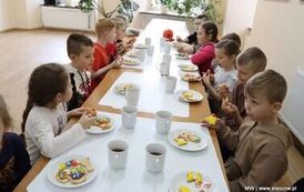 Słodkie warsztaty i zwiedzanie pałacu &ndash; wyjątkowy dzień uczni&oacute;w z Mostek (26.03.2026r.) 11