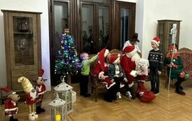 Magia Świąt w Pałacu Kołłątaj&oacute;w &ndash; Mikołajki z KGW &bdquo;Wisienki&rdquo; (01.12.2024 r.) 19