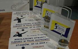 Pogoń Stasz&oacute;w wygrywa Mikołajkowy Turniej Siatk&oacute;wki  9
