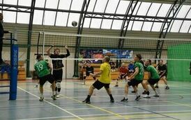 Pogoń Stasz&oacute;w wygrywa Mikołajkowy Turniej Siatk&oacute;wki  18