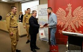 Bohater jest wśr&oacute;d nas -  Mirosław Wyrzykowski nagrodzony za uratowanie 15-letniej dziewczyny z pożaru (04.02.2025 r.) 4