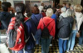 Członkowie PTTK z Krakowa zwiedzali Pałac Kołłątaj&oacute;w w Wiśniowej 14