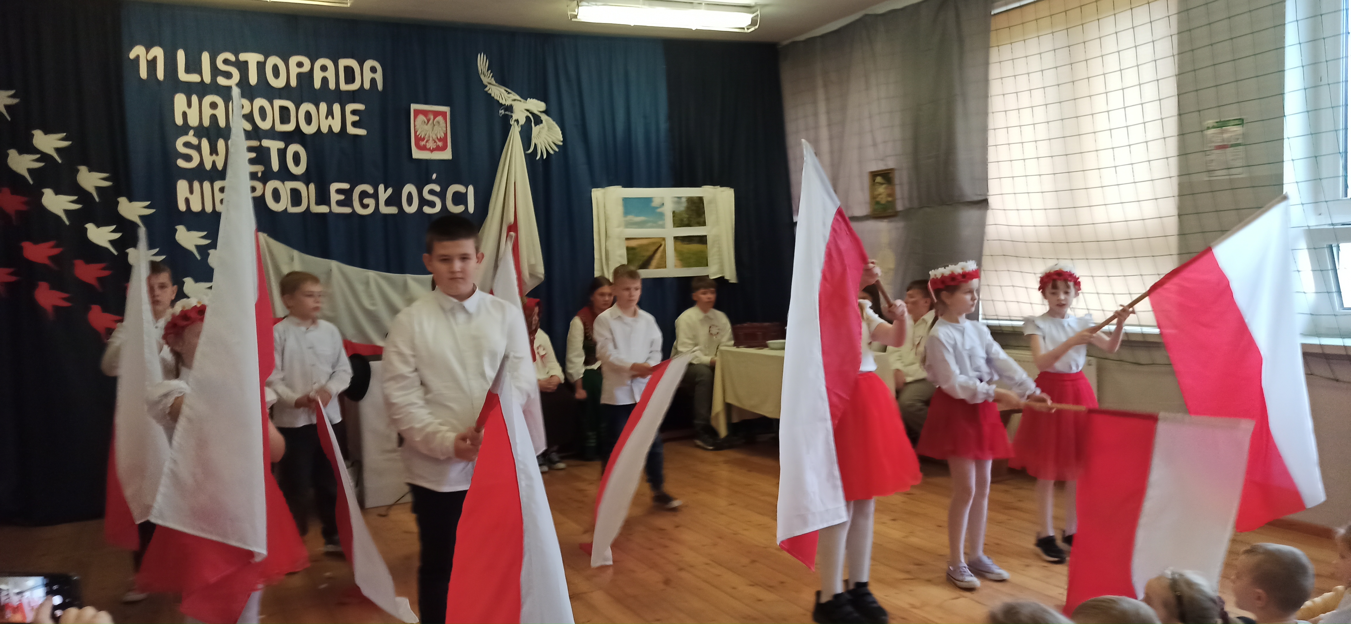 Lekcja historii słowem i&nbsp;muzyką malowana z&nbsp;Zespole Plac&oacute;wek Oświatowych w&nbsp;Mostkach
