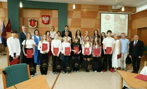 Zdjęcie do Uroczyste nagrodzenie laureat&oacute;w i finalist&oacute;w konkurs&oacute;w przedmiotowych