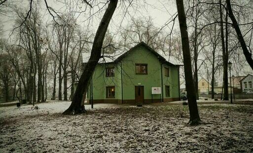 Budynek z zewnątrz.