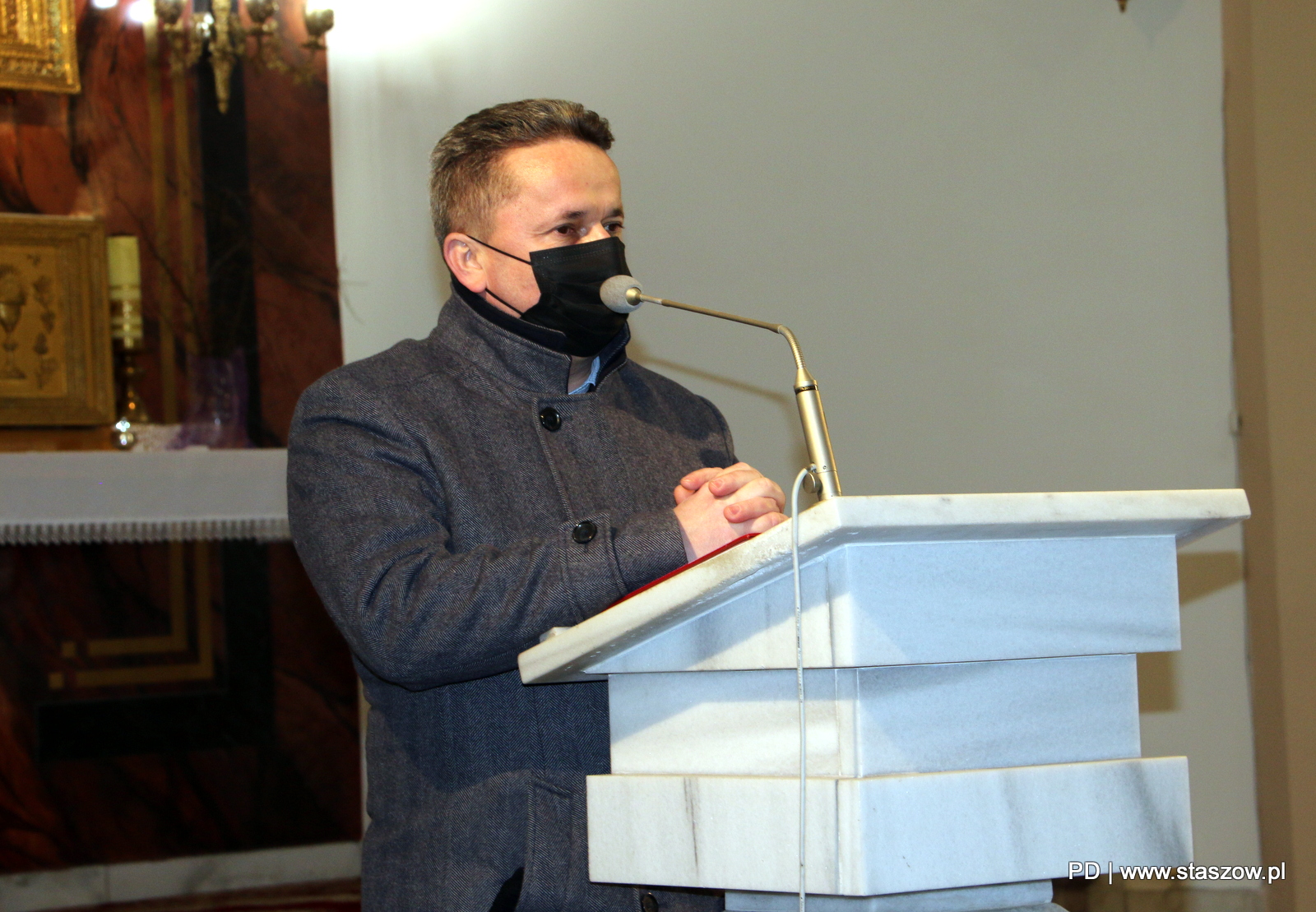 burmistrz miasta i gminy Staszów Leszek Kopeć podczas wystąpienia okolicznościowego