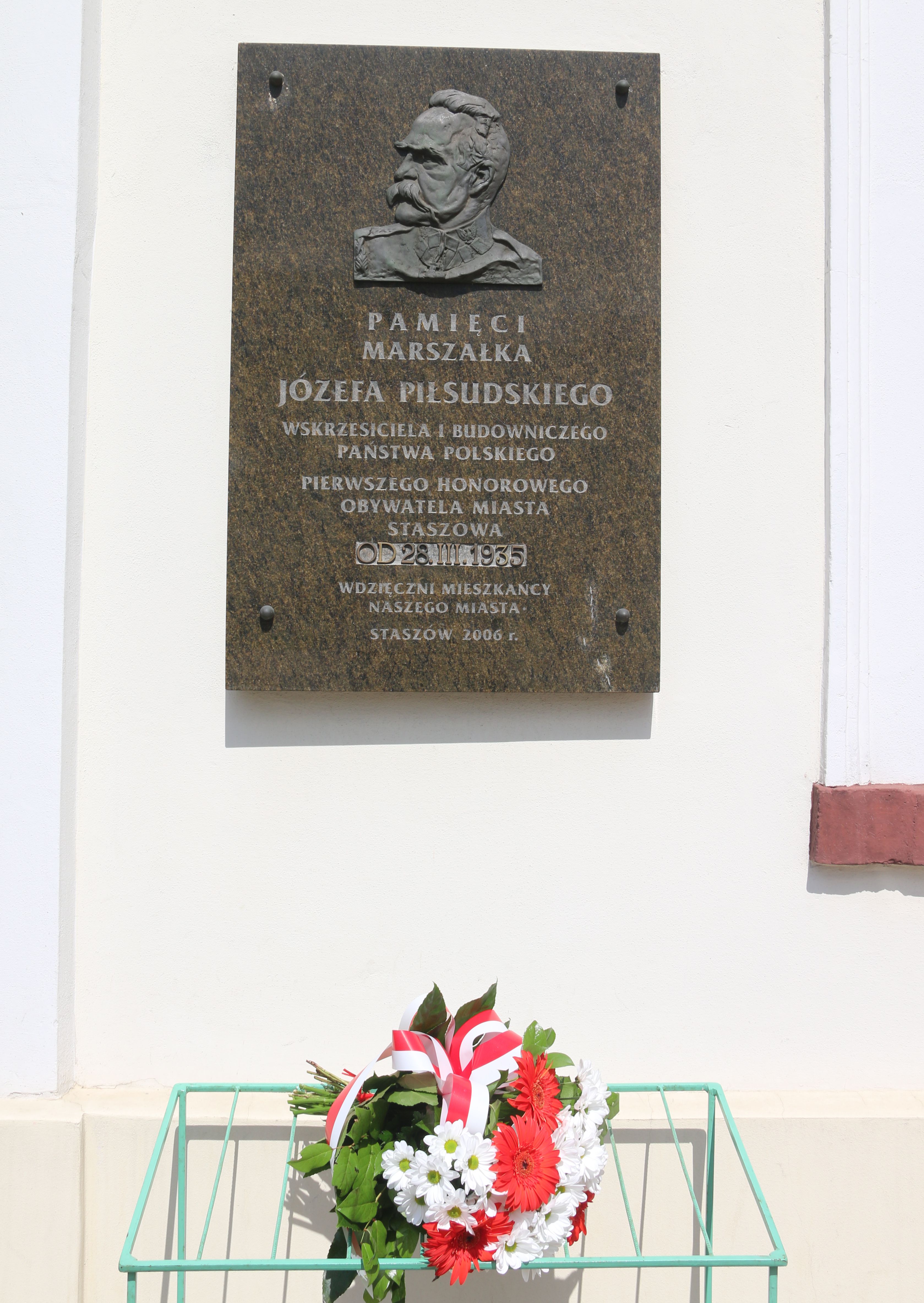 Władze samorządowe Staszowa uczciły rocznicę śmierci Józefa Piłsudskiego