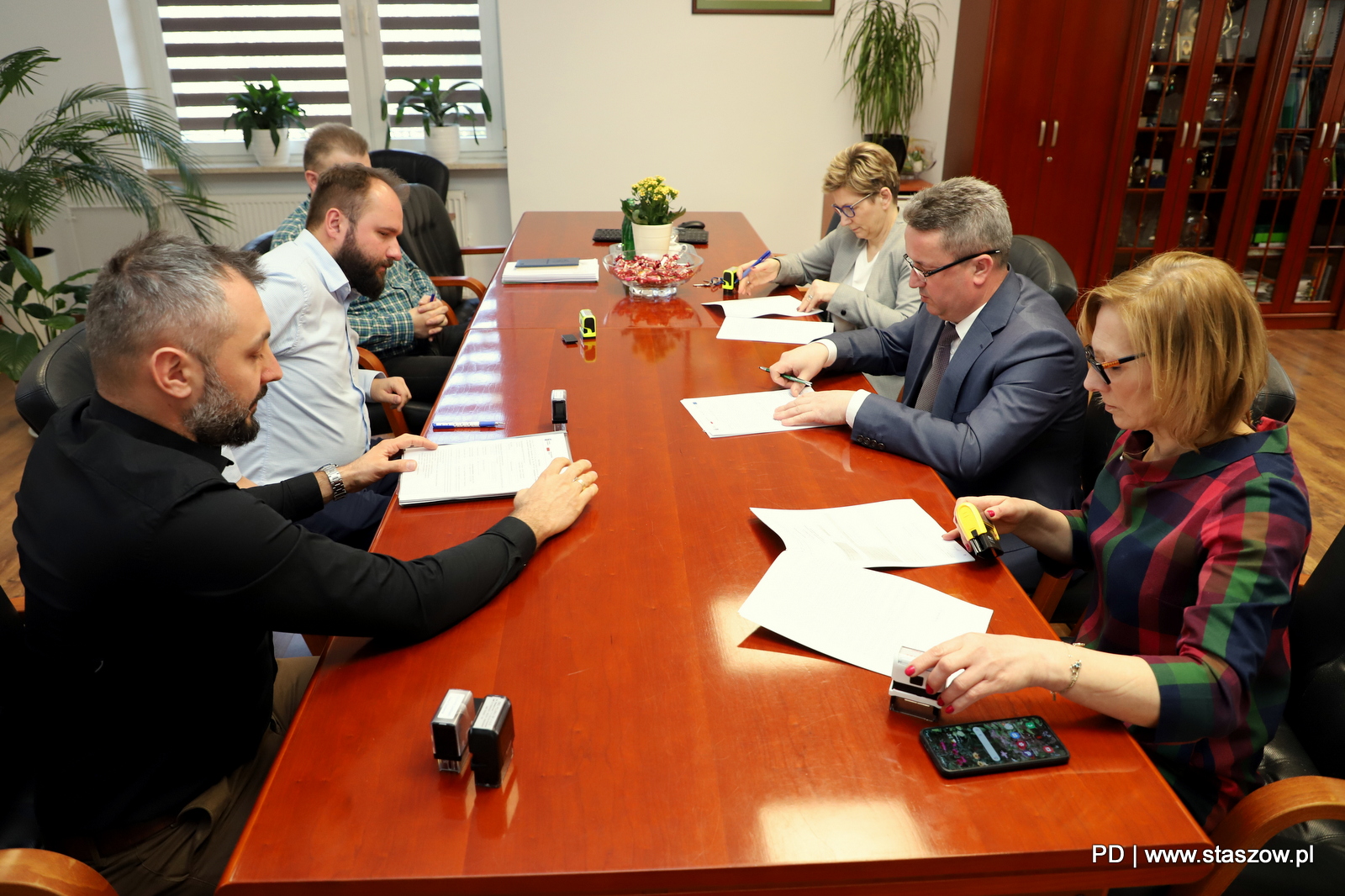 Podpisanie umowy na Budowa miasteczka ruchu drogowego w Staszowie