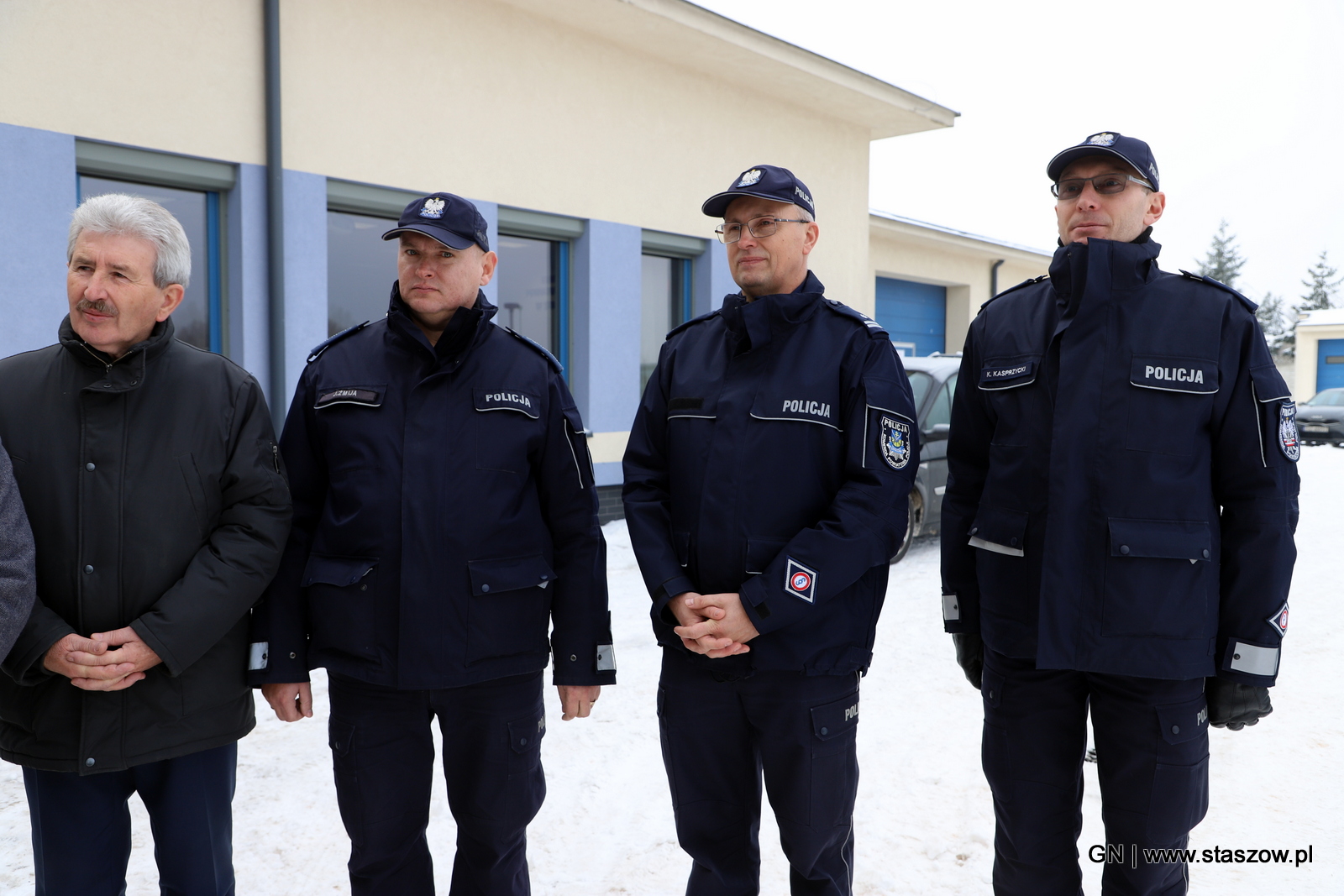 Policjanci ze Staszowa mają nowy radiowóz