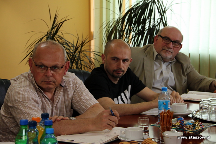 Na zdjęciu fragment spotkania z Grzegorzem Orawcem w Urzędzie Miasta i Gminy w Staszowie